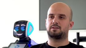 VIDEO Prima școala cu roboți umanoizi din România! Se află chiar în Capitală